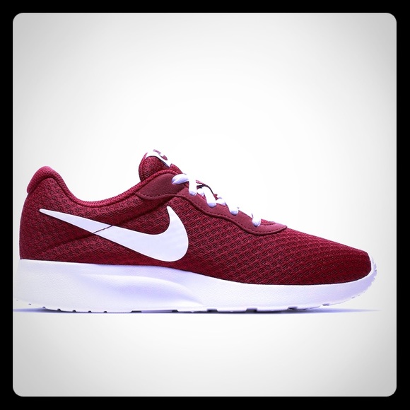 nike tanjun burgundy